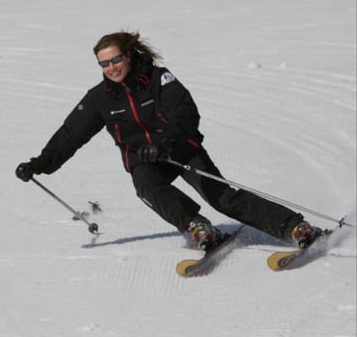 Carve 3 Now combine movement of the hip to the inside with that of the knee and ankle to maximise edge grip towards the end of the turn.