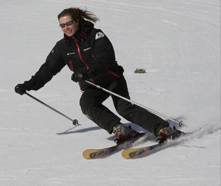 Carve 4 With a continuous, simultaneous movement, increase edge angle all the way through the turn.